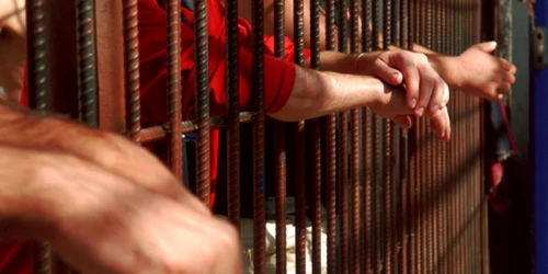 Poliţiştii i-au reţinut 24 de ore