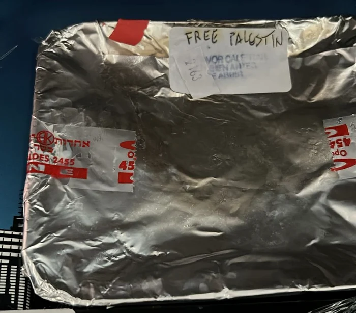 Mesaje „Free Palestine” pe tăvile de mâncare ale pasagerilor evrei FOTO: DAIA