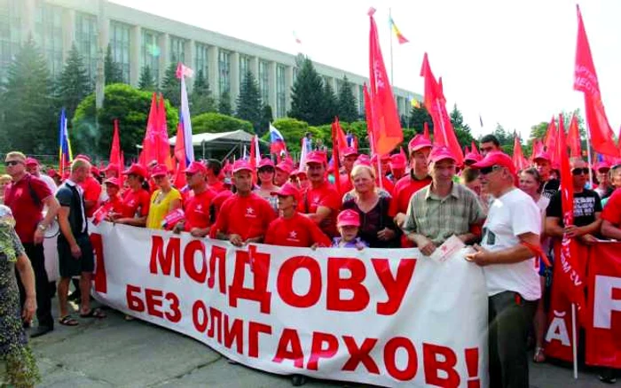 Încă de la publicarea raportului Kroll, privind frauda bancară, oamenii au ieşit la proteste stradale şi au cerut demisia Guvernului FOTO noi.md