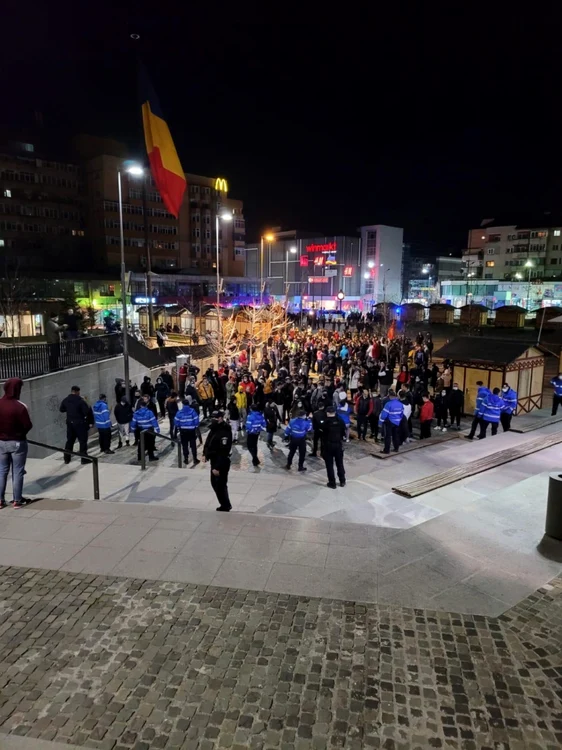 Protest anti - restricţii la Râmnicu Vâlcea - marşuri pe străzi Foto Adevărul