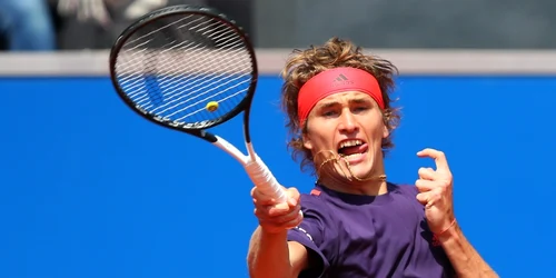 Imaginea Zilei / Alexander Zverev din Germania evoluează în runda a doua a meciului împotriva lui Juan Ignacio Londero din Rgentina în ziua a cincea a competiţiei BMW Open la MTTC Iphitos în München Germania FOTO Guliver / Getty Images pentru BMW / A