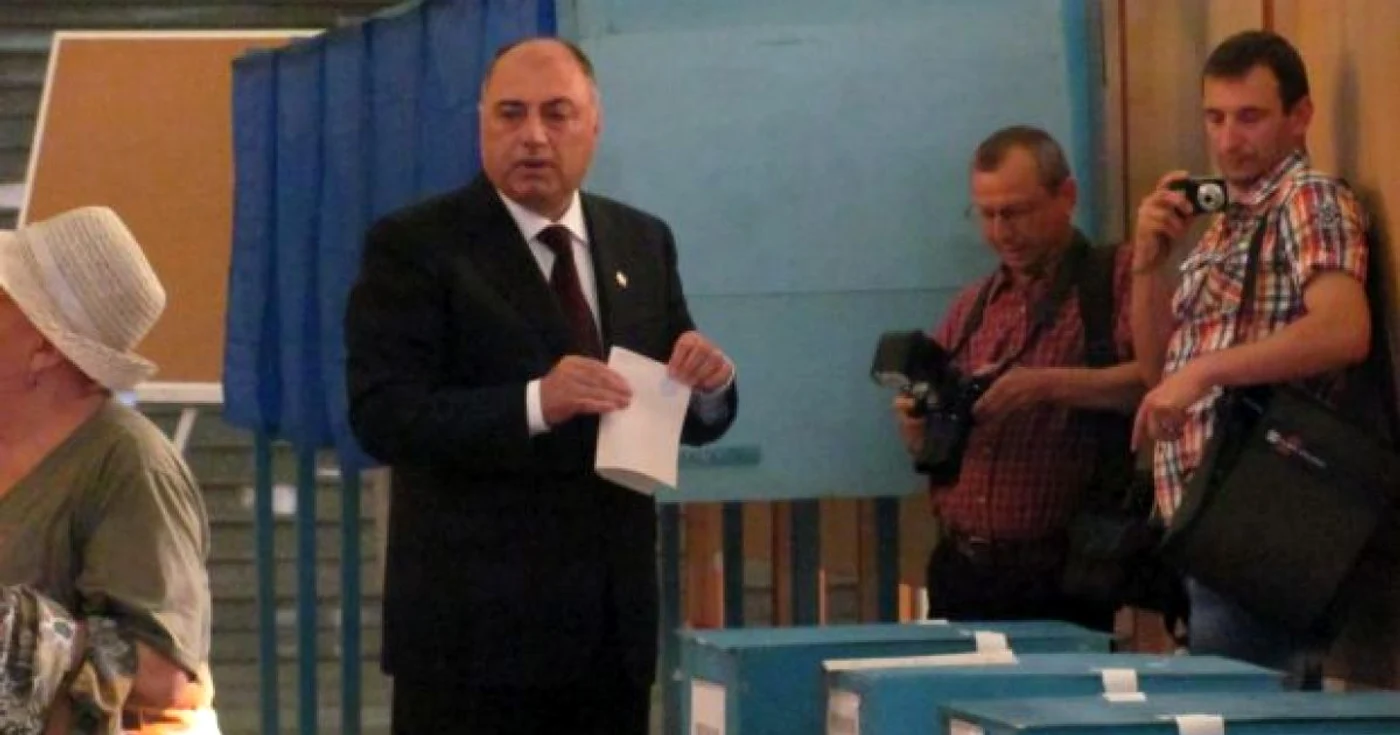 Antonie Solomon a votat la secţia 9 din cadrul Universităţii din Craiova