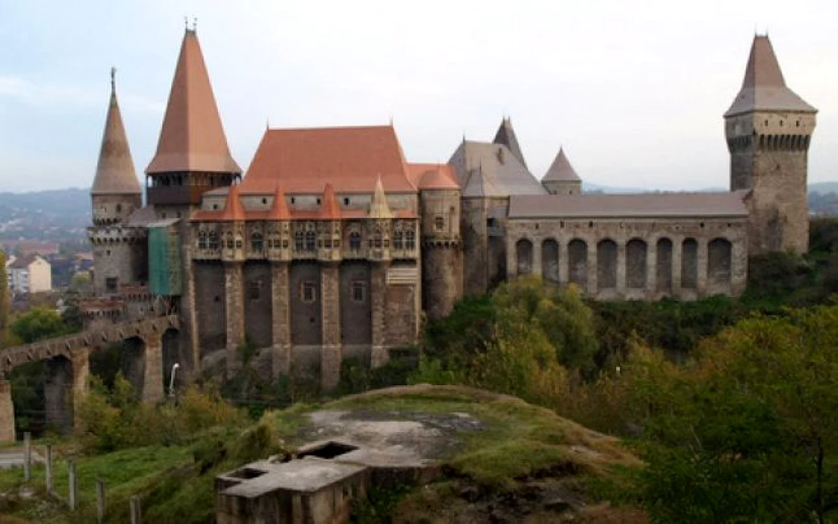 Castelul dinsatiei Corvinilor, una din obiectivele turistice ale Hunedoarei Foto: Adevarul