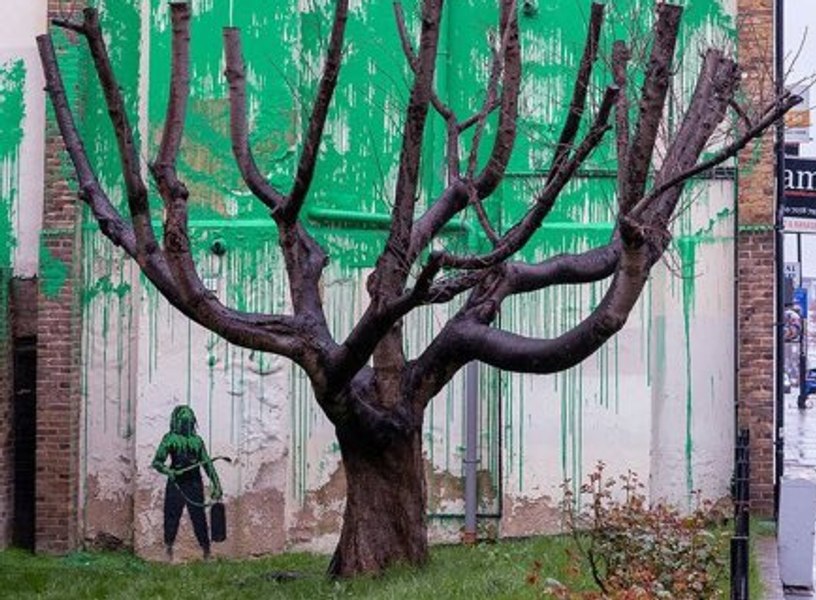 Banksy a confirmat că este autorul unei picturi murale apărute pe zidul unei case din Londra VIDEO
