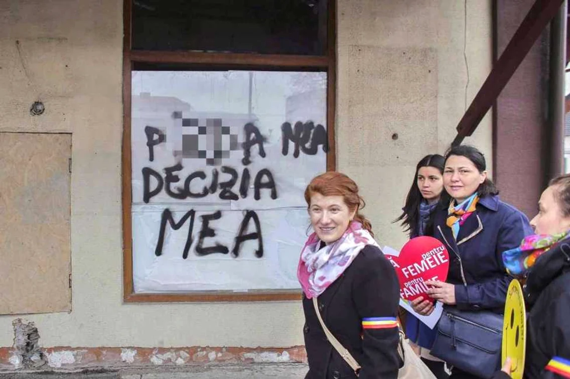 Mesaj feministe mars pentru viata - cenzurat