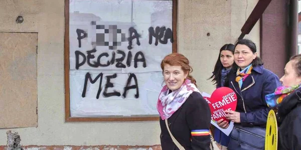 Mesaj feministe mars pentru viata - cenzurat