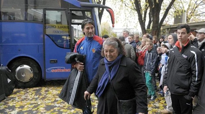 Murat Yakin (stânga) şi mama sa, Emine