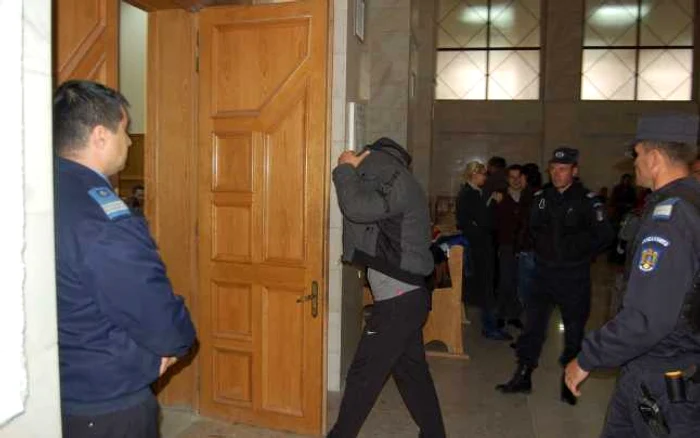 Membrii grupului infracţional sunt acuzaţi de evaziune fiscală