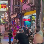 turist rus batut de 2 britanici video daily mail mp4 thumbnail png