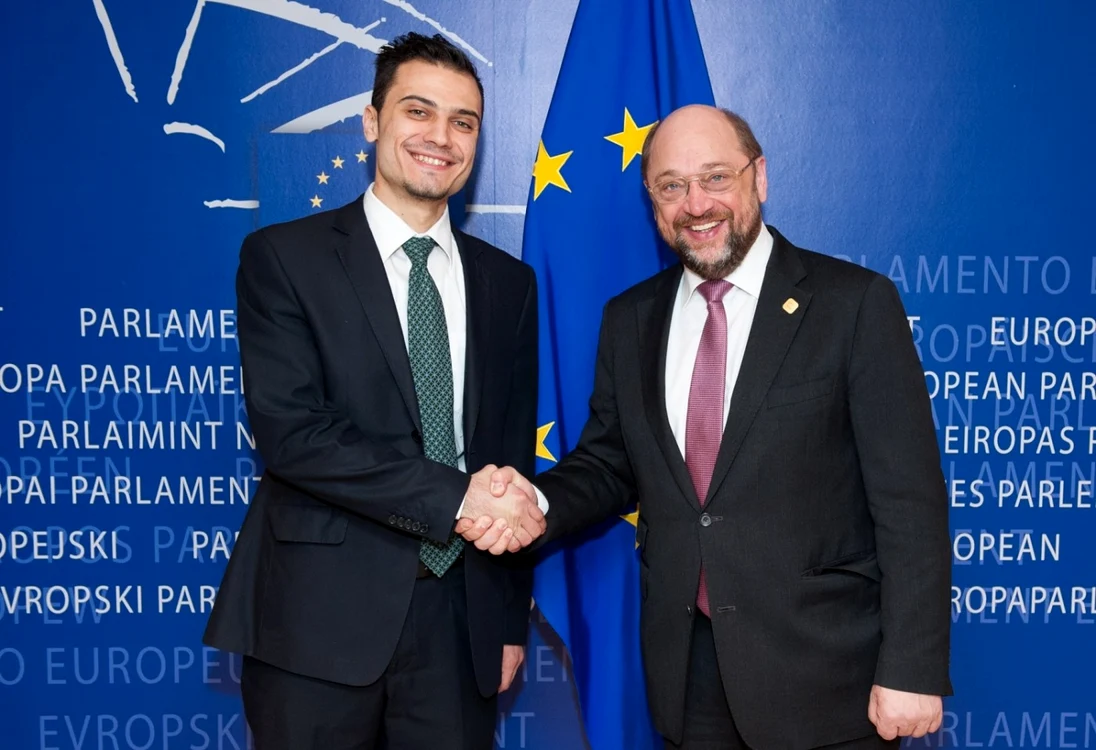 Marius Cobianu alături de Martin Schulz, preşedinte al Parlamentului European timp de cinci ani FOTO: arhiva personală