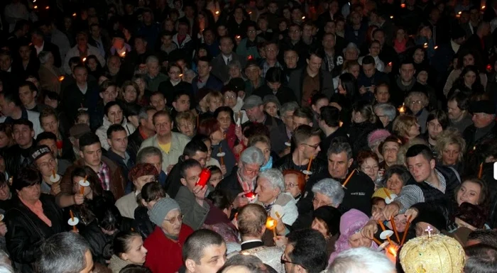 Cei mai mulţi credincioşi au participat la slujba Învierii de la Catedrală