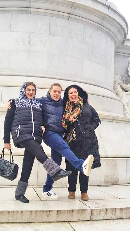 Irina Loghin s-a  distrat de minune,  prin oraș, cu  Daniela  Condurache