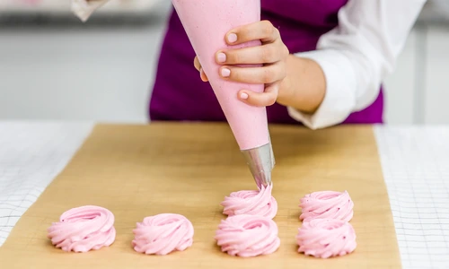 5 greseli pe care le faci cand folosesti hartia de copt  Sursa foto shutterstock 790278019 jpg