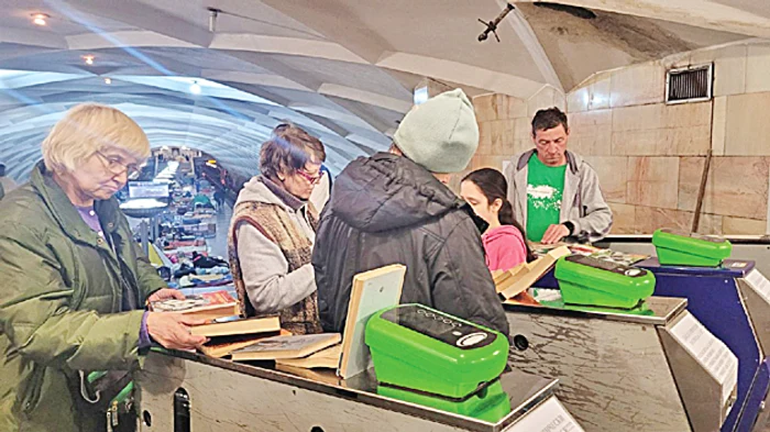 Mii de oameni stau de luni întregi ascunşi în subteran