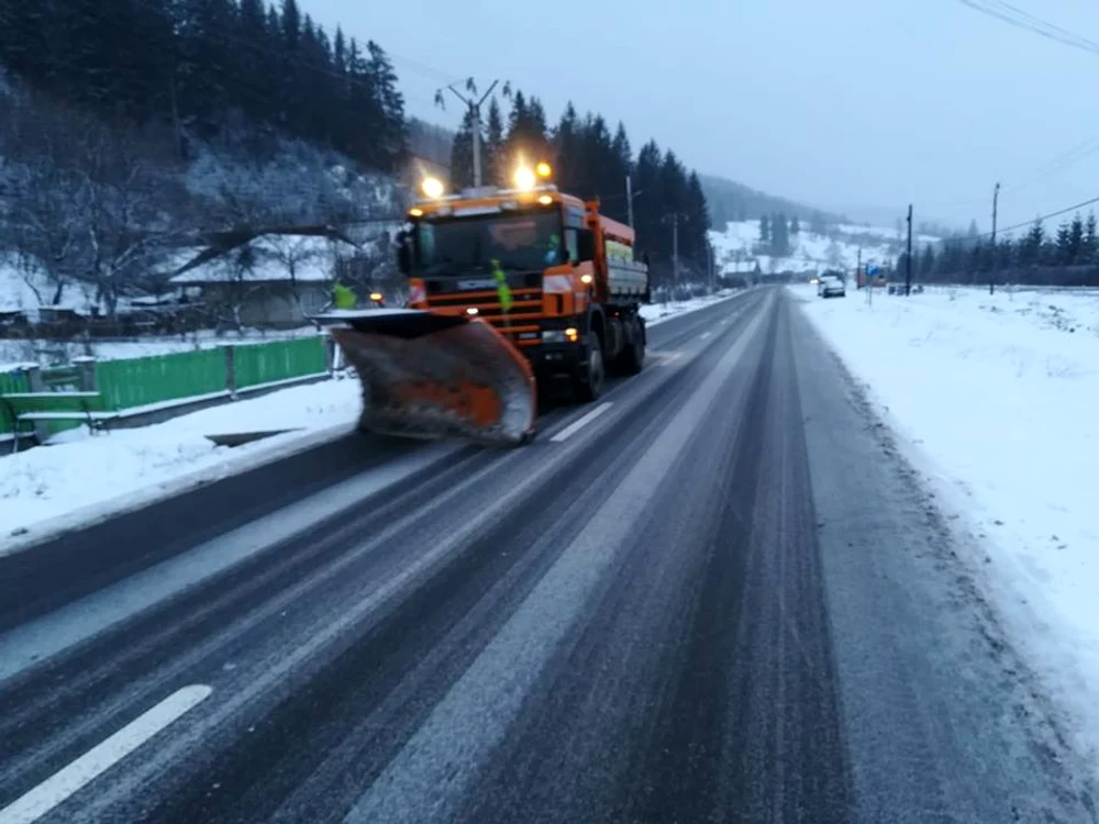 Imagine de la deszăpezire de pe DN 12C, localitatea Tașca, județul Neamț