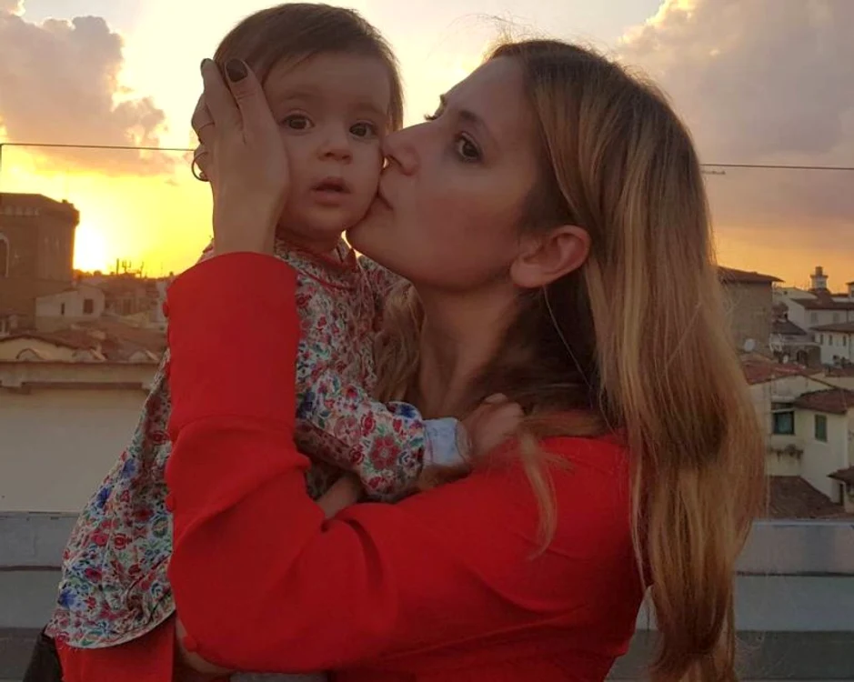 Amalia Enache şi fetiţa ei, Alma, sunt în Italia
