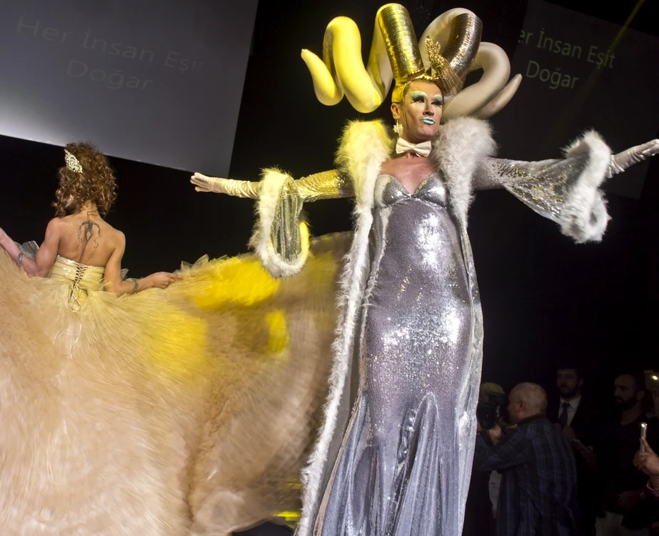 Lulu, prezentatoarea fashion show-uluiFoto: Hepta