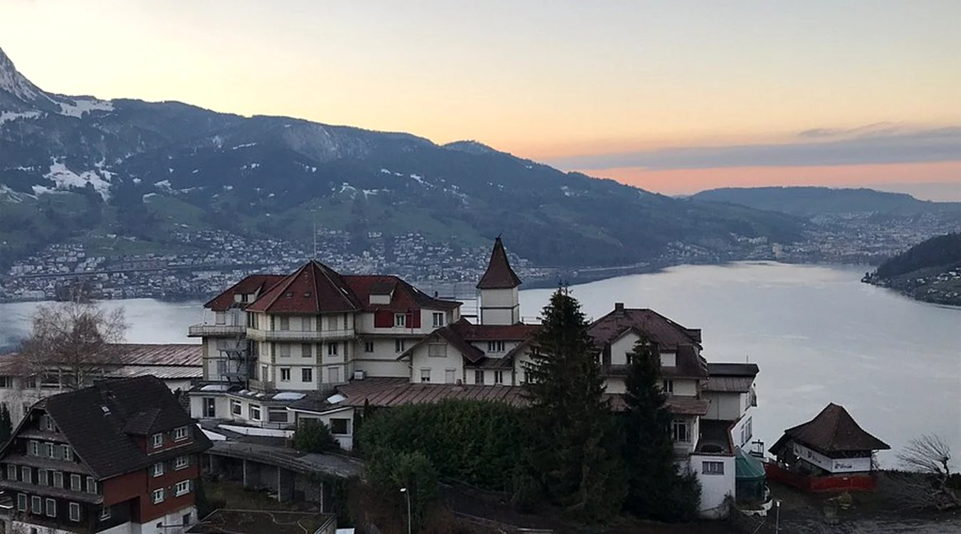 Hotelul a fost abandonat vreme de 16 ani / foto: Tripadvisor