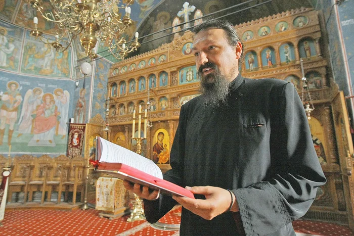 
    Părintele Arhimandrit  dr. Mihail Muscariu,  Stareţul Mănăstirii  Comana, din  judeţul GiurgiuFOTOGRAFII: DORIN CONSTANDA   