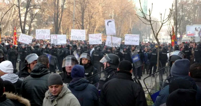 Proteste în faţa Parlamentului macedonean