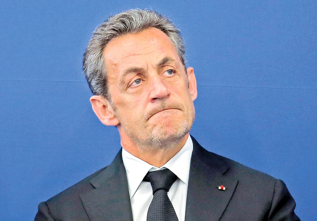 
    Fostul preşedinte Sarkozy  a fost vlăguit de cele  15 ore petrecute în arestFoto: Reuters  