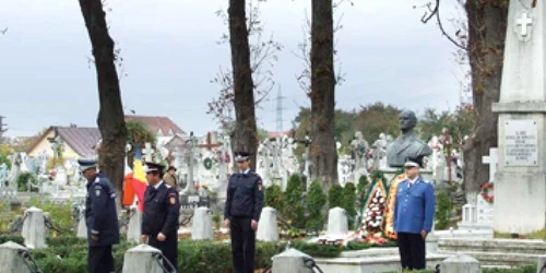 Neamţ: Ziua Armatei a fost sărbătorită cu salve şi flori