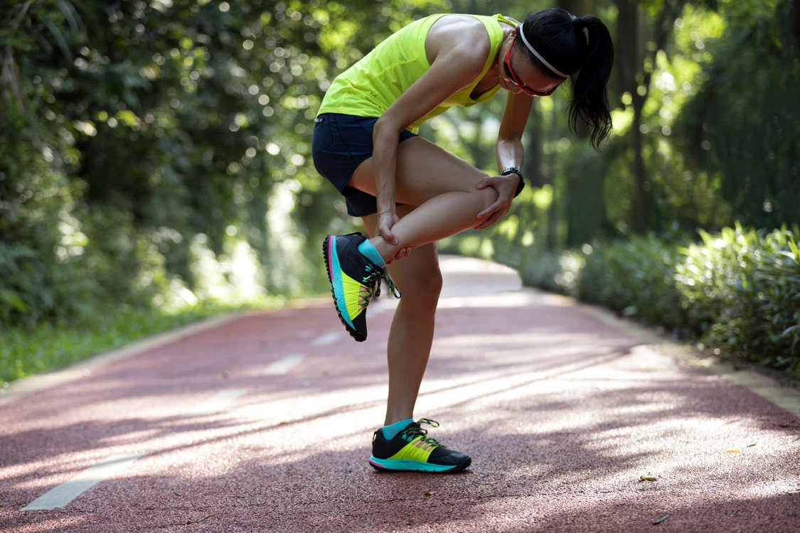 Nu uitați să vă faceți încălzirea înainte de alergare! Poate preveni întinderile musculare, oboseala, luxațiile