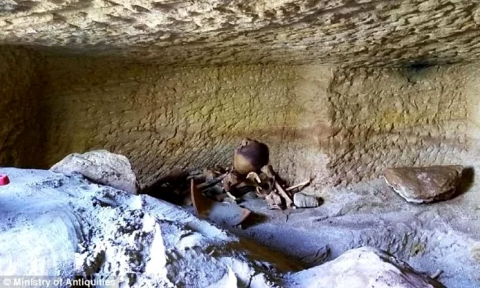 Ce au descoperit arheologii în 12 morminte ce datează de peste 3500 de ani jpeg