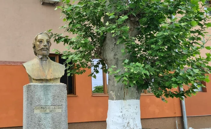 Statuia lui Gheorghe Lazăr