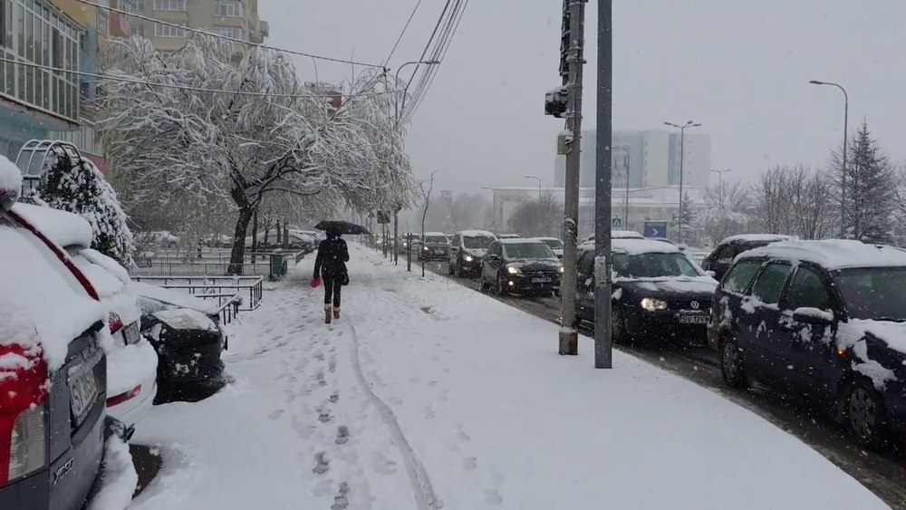 Vreme geroasă cu ninsori și viscol. La cât coboară temperaturile minime 