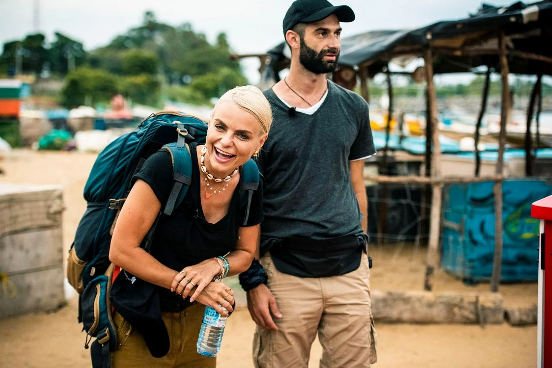 
    Alături de  Lia Bugnar   