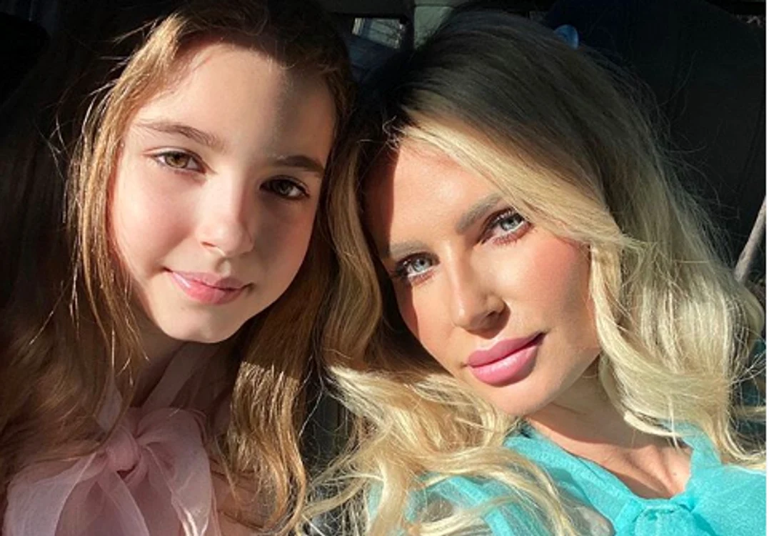 
    Andreea Bănică este foarte mândră de fiica ei, Sofia (10 ani)foto: captură/Instagram  