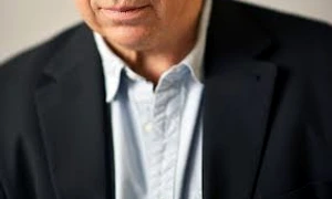 Avanpremieră editorială: Al patrulea zid jpeg