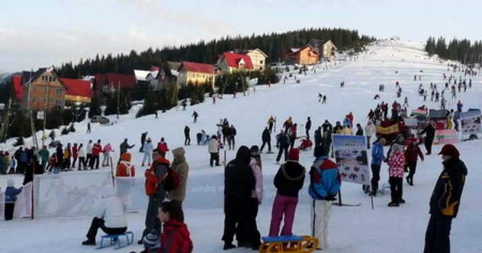 Săniuţele şi schiurile sunt la mare căutare la Rânca