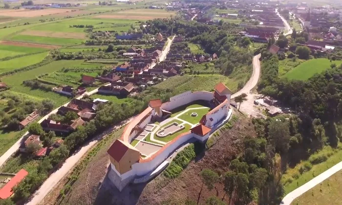 Cetatea Feldioara, redeschisă după 30 de ani  Fortificația Cavalerilor Teutoni a fost reconstruită din temelii / VIDEO  jpeg