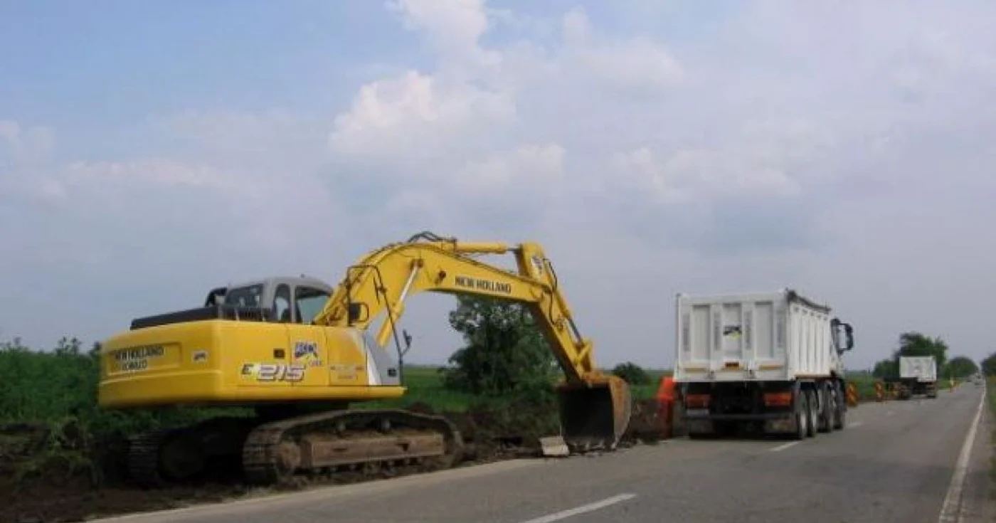 Lucrările la reabilitarea drumului Craiova-Alexandria au început în anul 2011 Foto:Arhivă