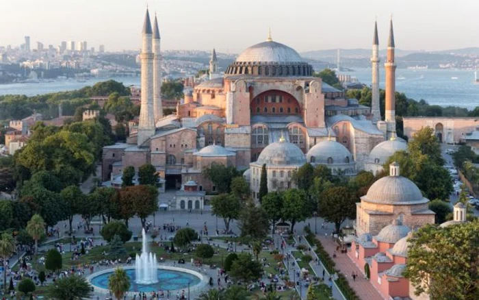 Fosta bazilică Sfânta Sofia a devenit moschee FOTO Shutterstock