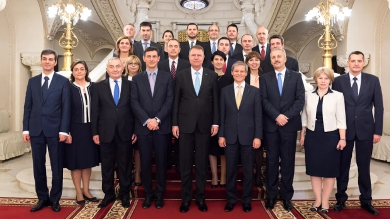 În opt luni, opt miniștrii din cabinetul Cioloș au dispărut
