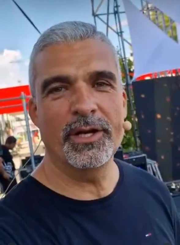 "Avem pe scenă o întreagă istorie! Ce poate fi mai minunat?”, a punctat Temișan, vizibil emoționat