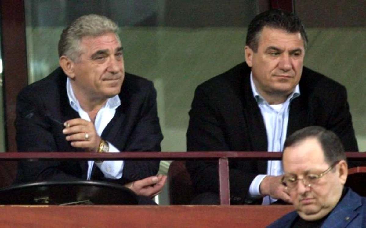 Victor şi Ioan Becali au dat mită pentru a fi achitaţi în dosarul "Transferurilor"