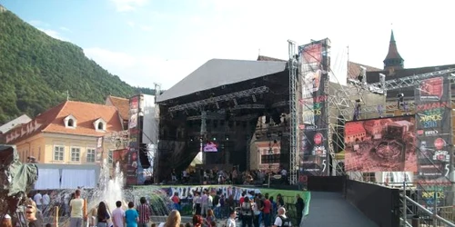 Scena din Piaţa Sfatului  va fi una impresionanră. FOTOmusicaandcultureblog.