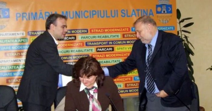Secretarul de stat Murgeanu (foto dreapta) l-a felicitat pe primarul Vâlcov