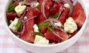 Salata cu pepene rosu si branza feta jpeg