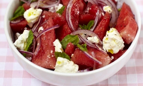 Salata cu pepene rosu si branza feta jpeg