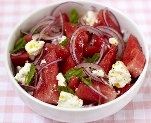 Salata cu pepene rosu si branza feta jpeg