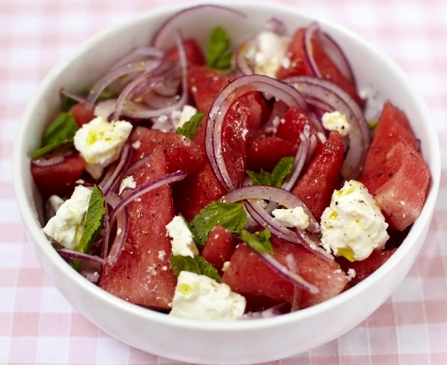 Salata cu pepene rosu si branza feta jpeg
