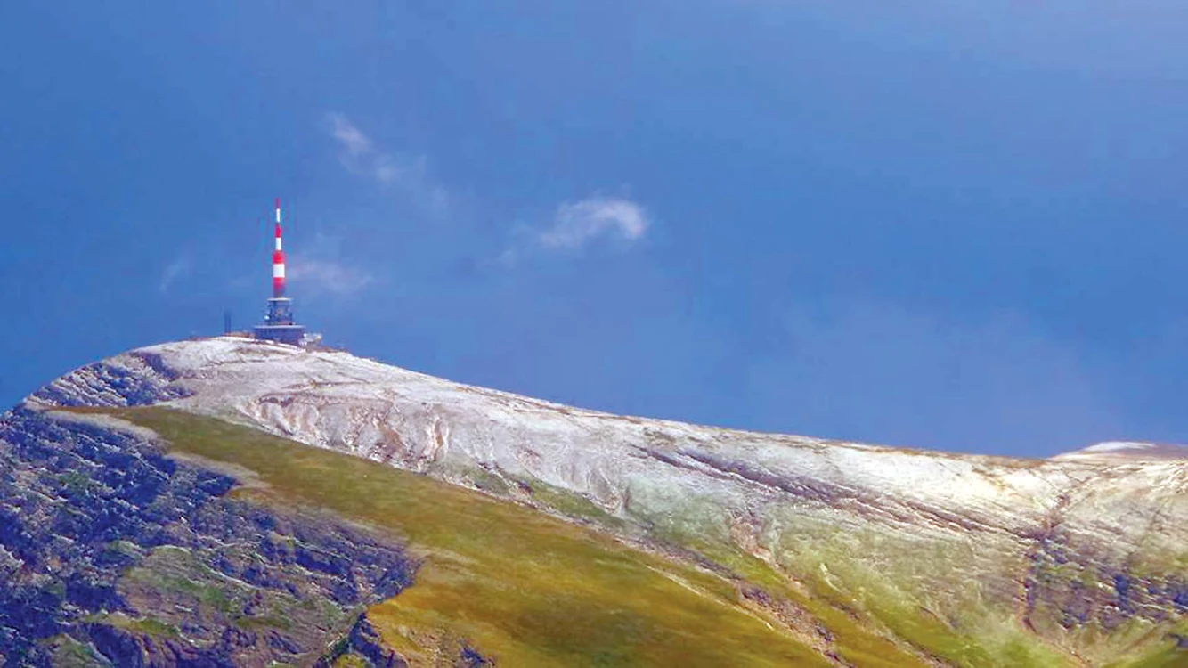 La munte au căzut primii fulgi de zăpadă