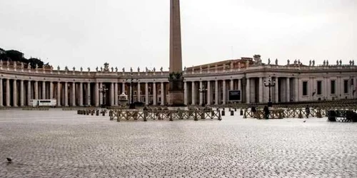 Piaţa Sf Petru din Vatican în timpul pandemiei de coronavirus Foto stampa it