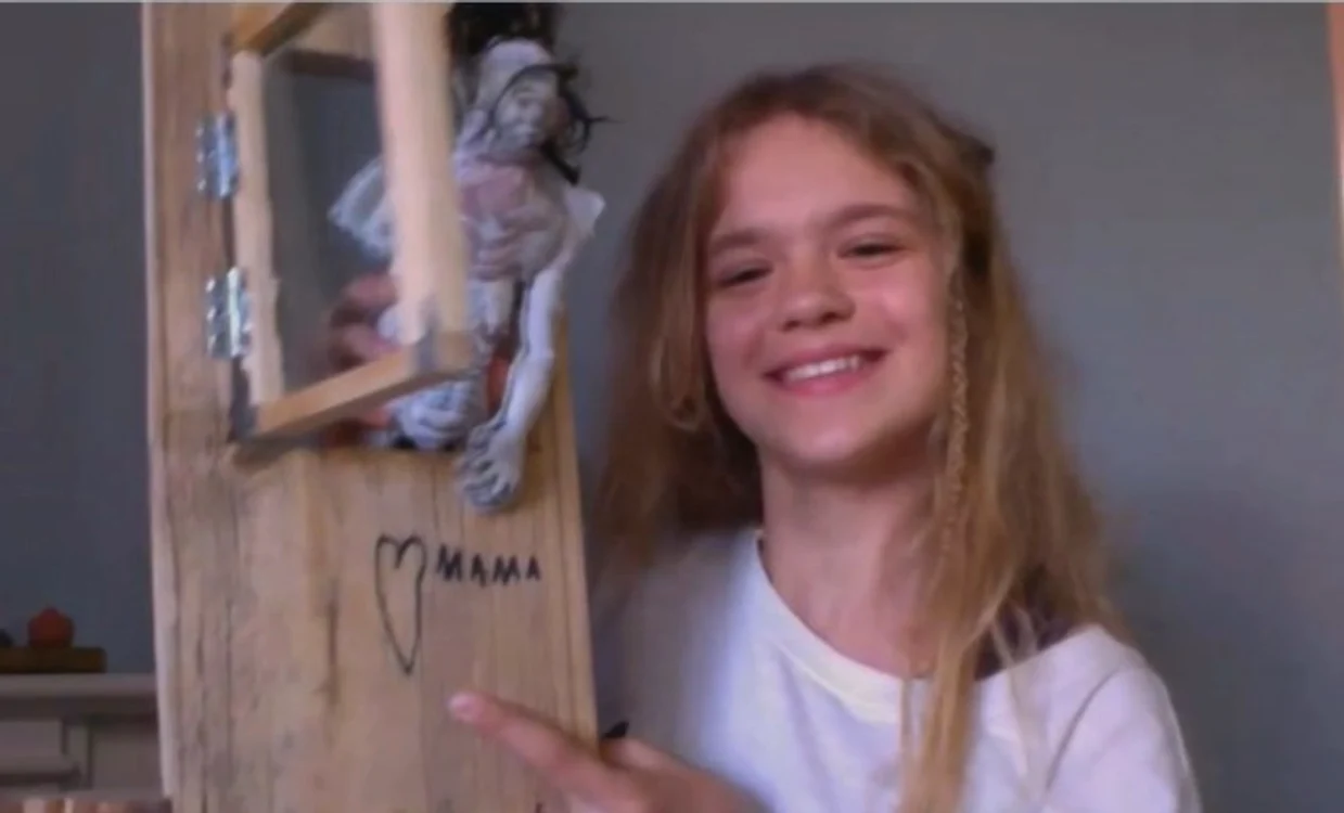 Siena coase tot felul de figurine modelate de ea