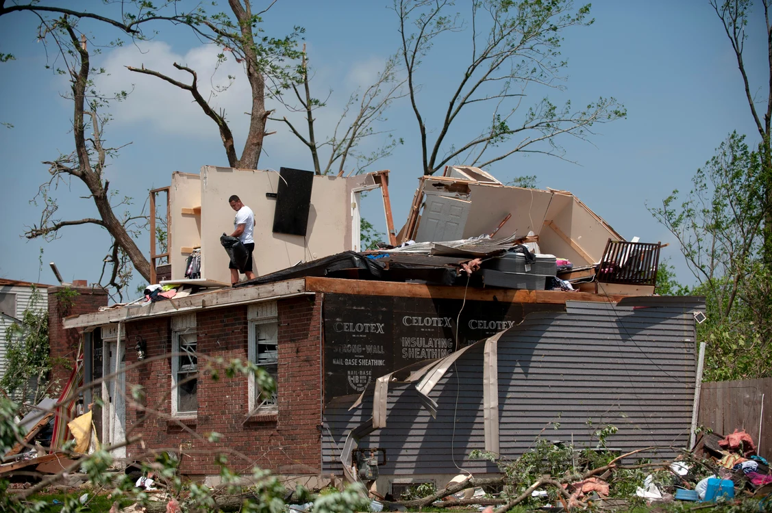 
    În Trotwood, statul Ohio, zeci de clădiri au rămas fără acoperișurifoto: Guliver/Gettyimages  